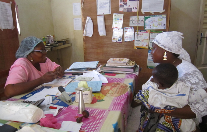 «Les habitants d’Agblangandan souffrent d’un accès rare ou lointain à des services de soins de santé », entretien avec Adjowa Jacqueline Adabra, sage-femme et doctorante en Sociologie de développement à l’Université d’Abomey-Calavi